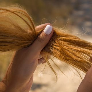 Rafforza i capelli fragili